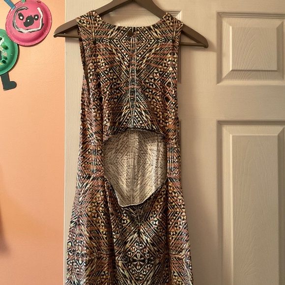 Maxi Dress - peek-a-boo back - Picture 3 of 4